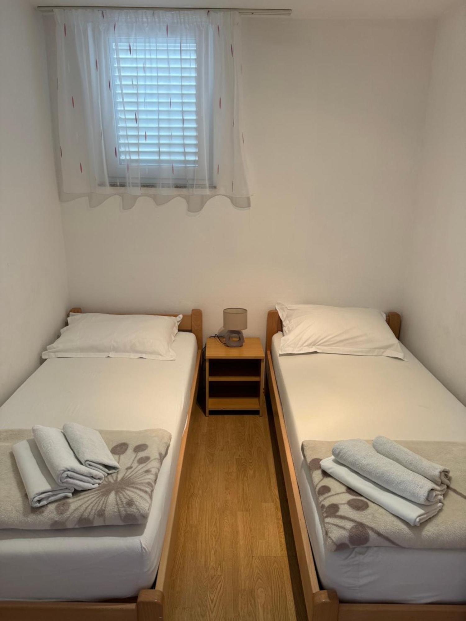 Apartment Pirun Baska  Bagian luar foto